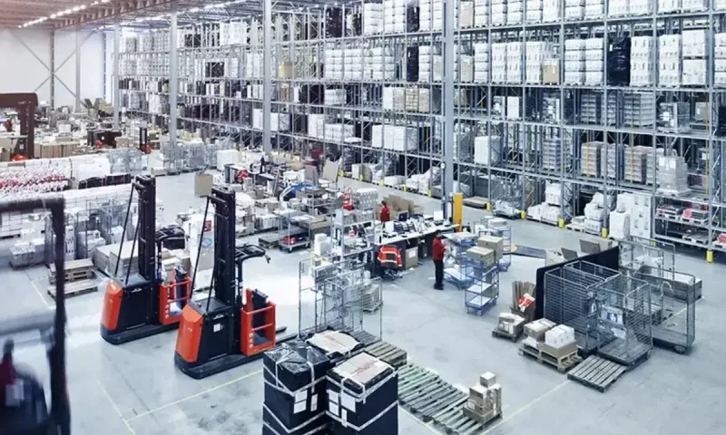 Склад FMCG-дистрибуції — хвильова комплектація та FIFO/FEFO під управлінням WMS